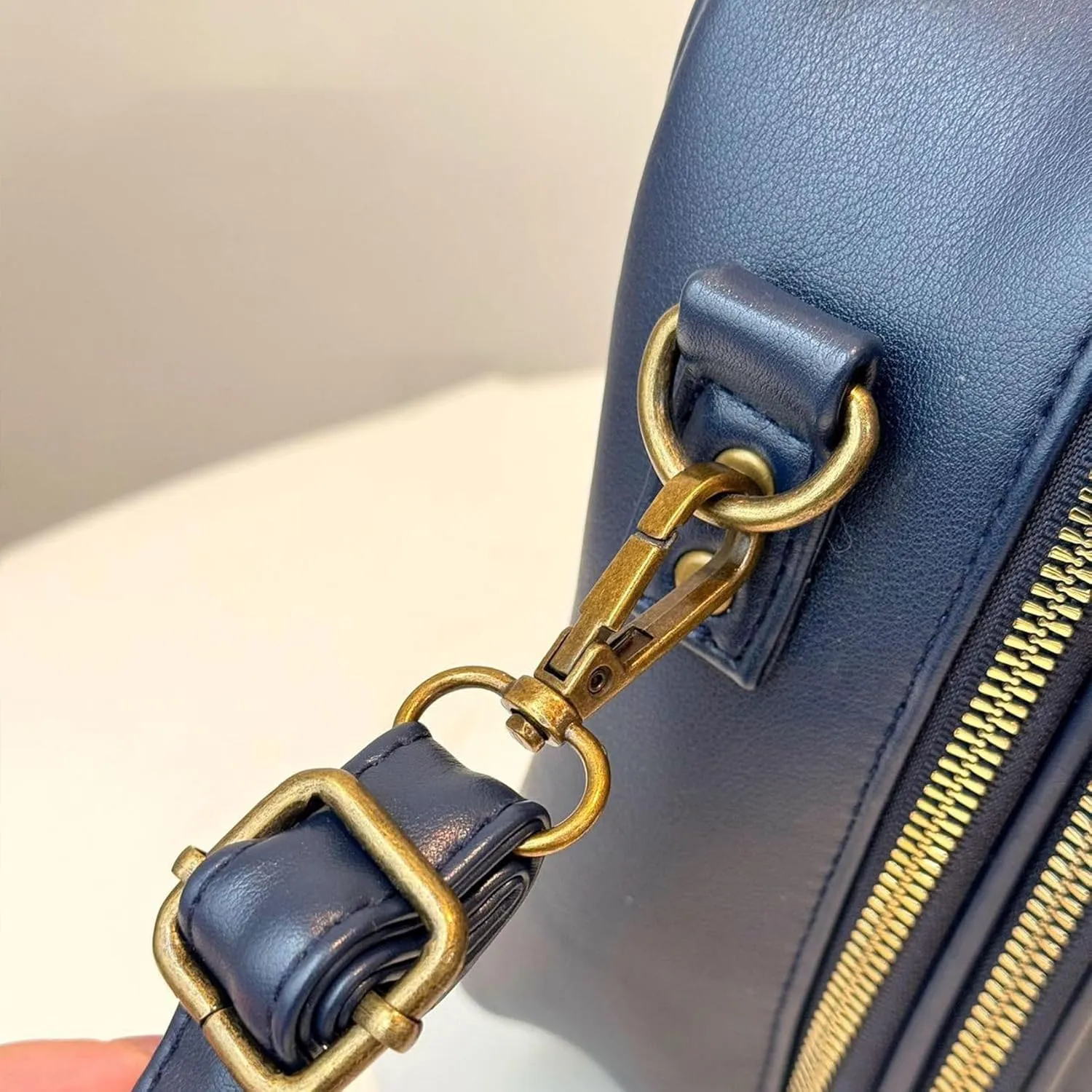 Collaboraten1 Crossbody Leather Bag, Urvash Crossbody Anti Theft Leather Bag for Women Travel