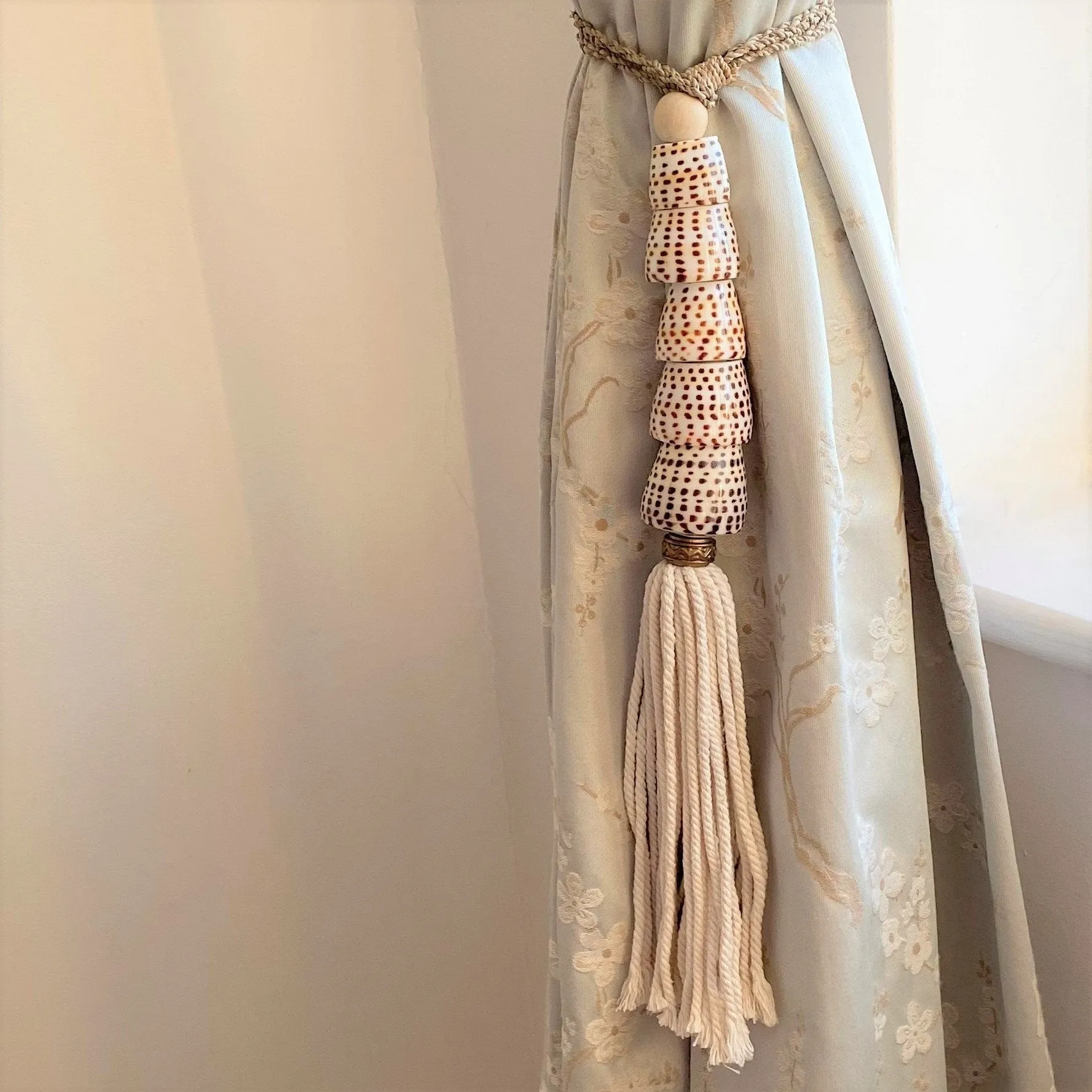 Decorative Macramé Natural Shell Garland Tassel -  Cotton Curtain Tieback Wall Hanging 35cm