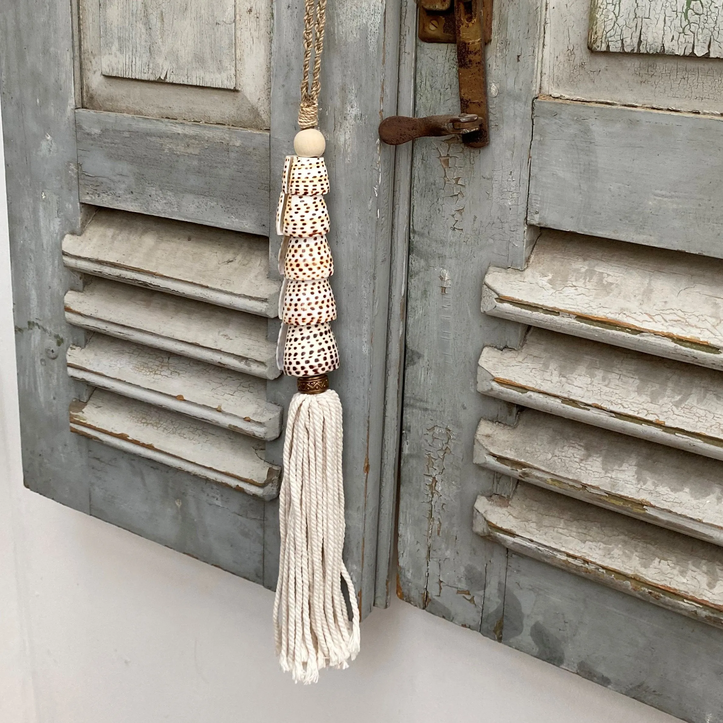 Decorative Macramé Natural Shell Garland Tassel -  Cotton Curtain Tieback Wall Hanging 35cm