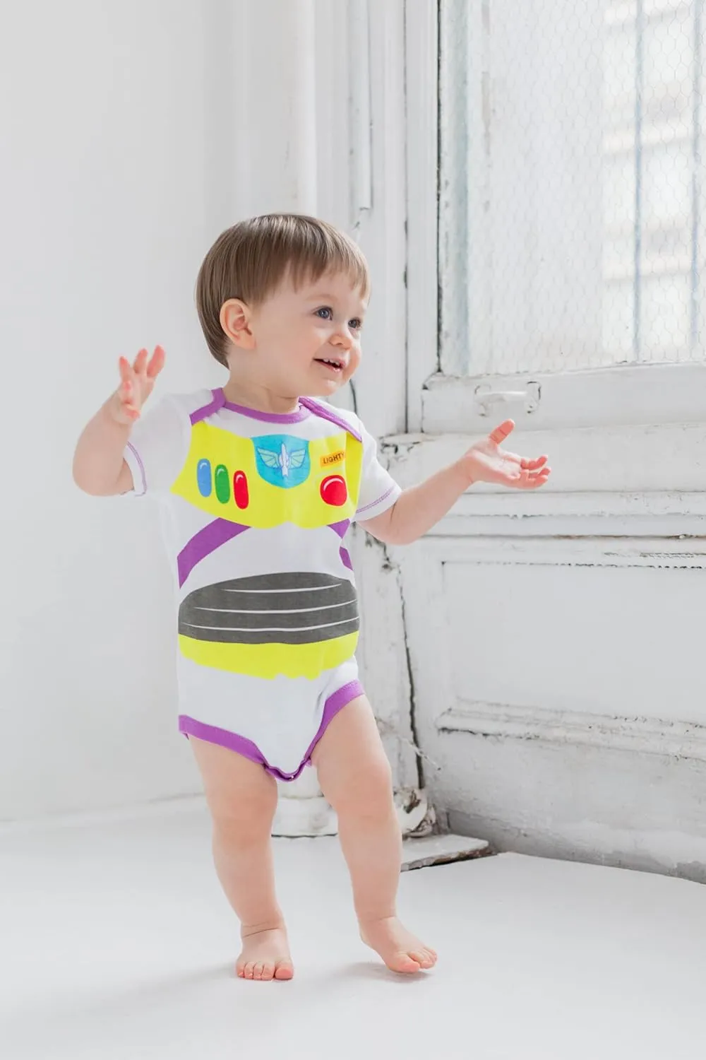 Disney Mickey Mouse Lion King Winnie the Pooh Pixar Toy Story Finding Nemo Baby 5 Pack Bodysuits Newborn to Infant