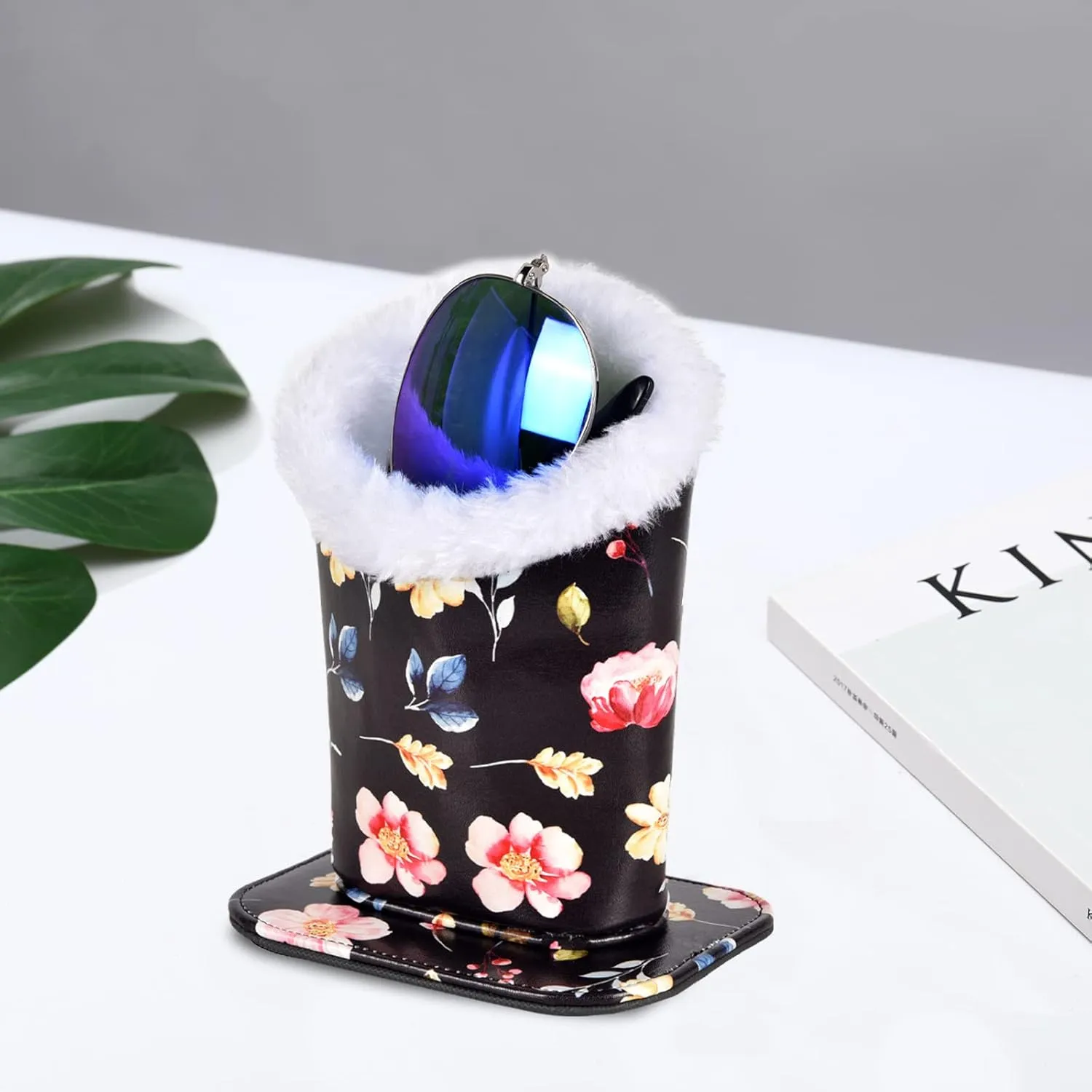 Megrez Plush Lined Eyeglass Holder PU Leather Glass Stand with Magnetic-Base