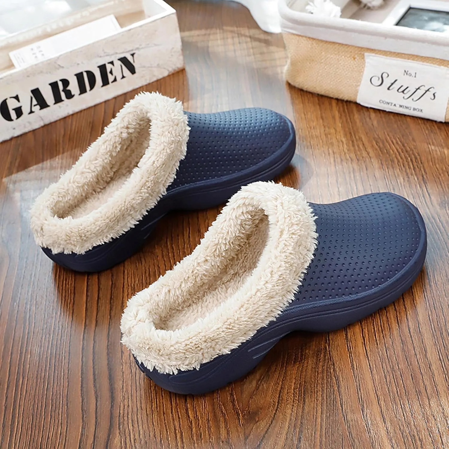 Men’s Lined Clogs Women’s Winter Fuzzy Slippers Waterproof Fur Lined Clogs Slip On Room Shoes Non-Slip Garden Shoes