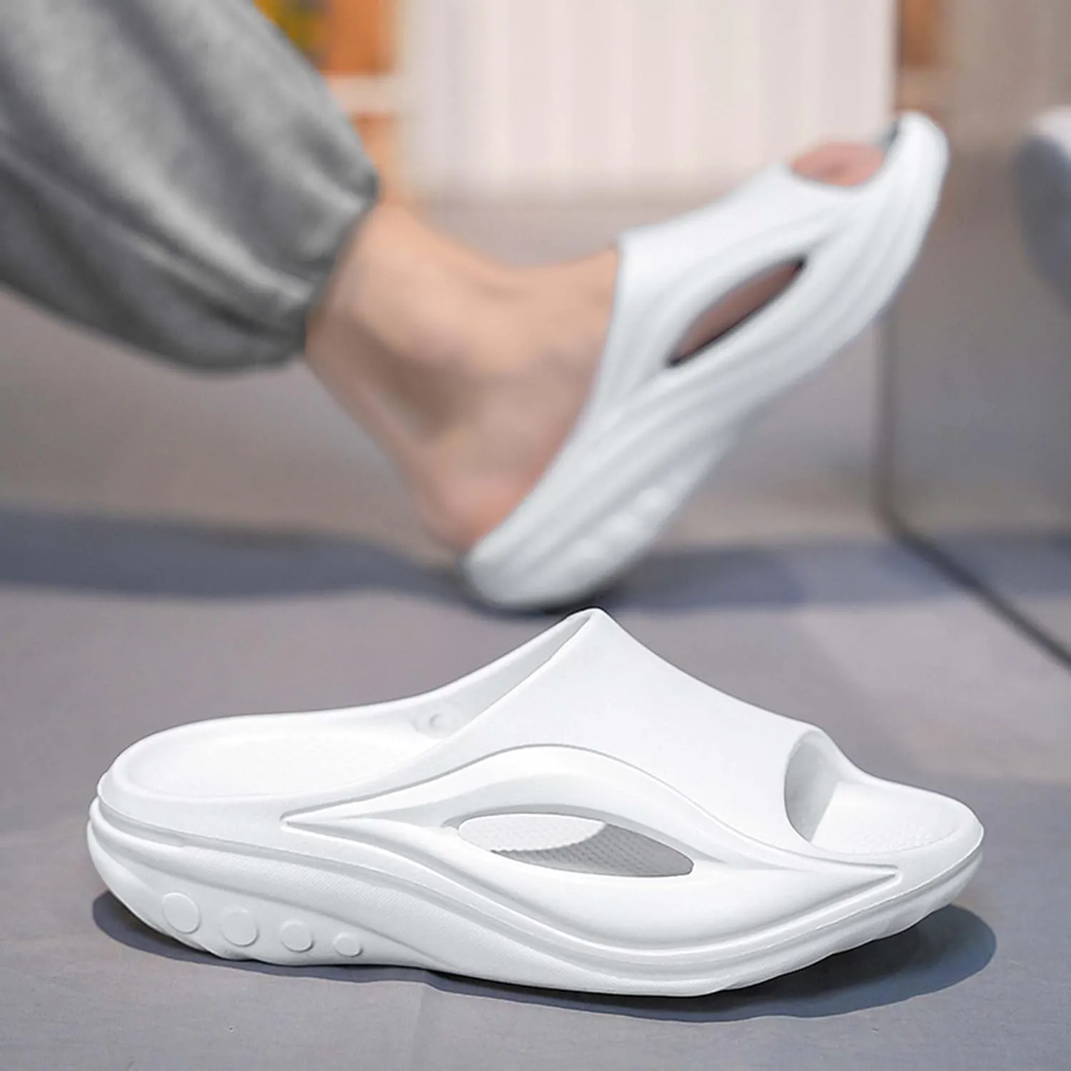Men's Shallow Mouthed Lightweight Wide Edition Anti Slip Casual Beach Wading Shoes