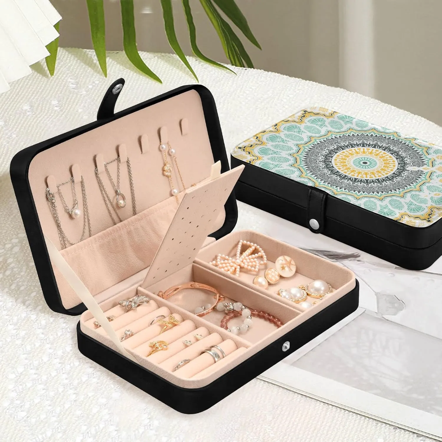Oyihfvs Hand drawn Ethnic Gold Mandala Arabic, Indian, Turkish and Ottoman Leather Jewelry Bag, Jewelry Storage, Portable Jewelry Organizer Boxes for Women Lady Necklace, Earrings, Rings, Bracelet