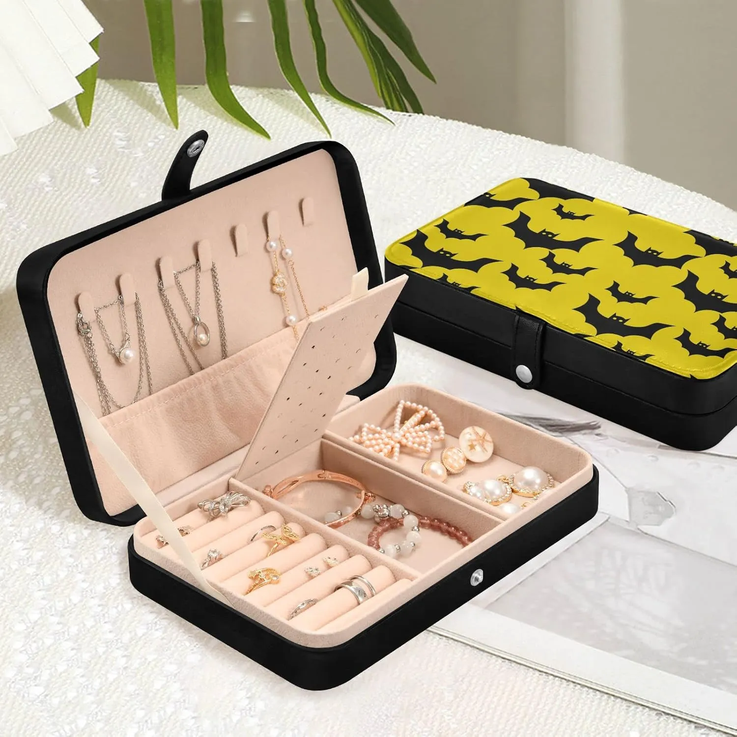 Oyihfvs Seamless Halloween Day Black Flying Bats on Yellow Leather Jewelry Bag, Jewelry Storage, Portable Jewelry Organizer Boxes for Women Lady Necklace, Earrings, Rings, Bracelet