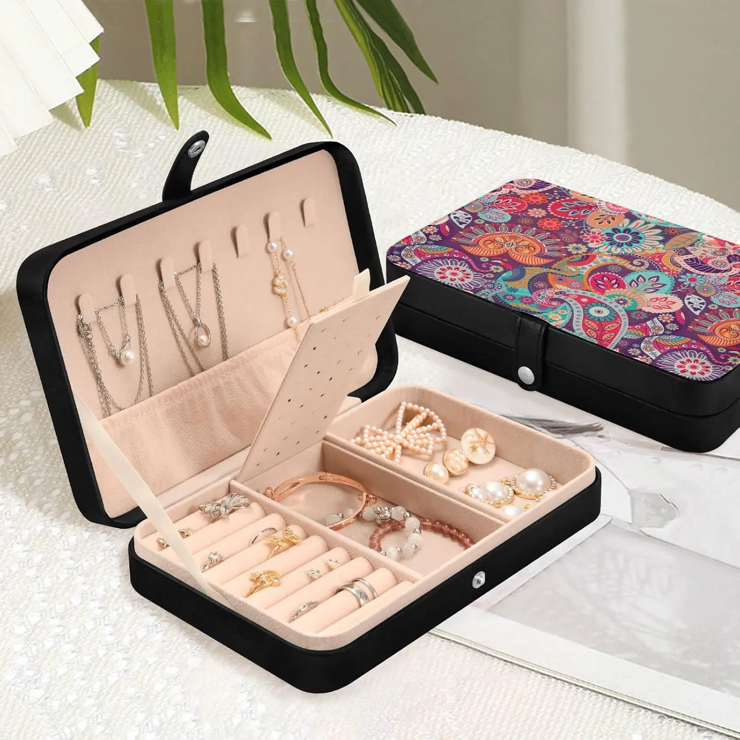 Oyihfvs Seamless Red, Blue, Orange Style Paisley Flowers Asian Elements Leather Jewelry Bag, Jewelry Storage, Portable Jewelry Organizer Boxes for Women Lady Necklace, Earrings, Rings, Bracelet