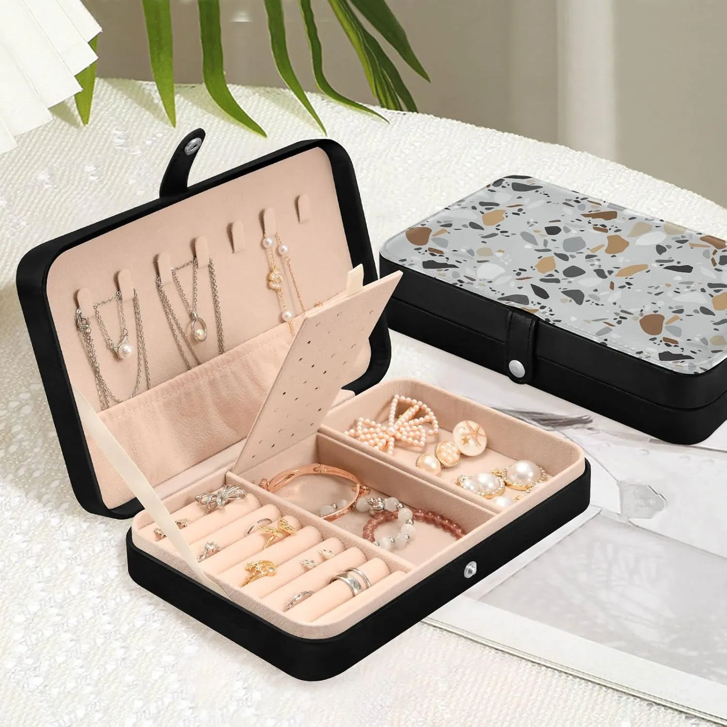 Oyihfvs Seamless Terrazzo Stone Fragments Rock Surface on Grey Background Leather Jewelry Bag, Jewelry Storage, Portable Jewelry Organizer Boxes for Women Lady Necklace, Earrings, Rings, Bracelet