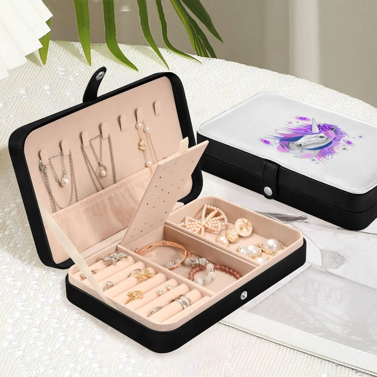 Oyihfvs White Unicorn Pink and Purple Style on White Leather Jewelry Bag, Jewelry Storage, Portable Jewelry Organizer Boxes for Women Lady Necklace, Earrings, Rings, Bracelet
