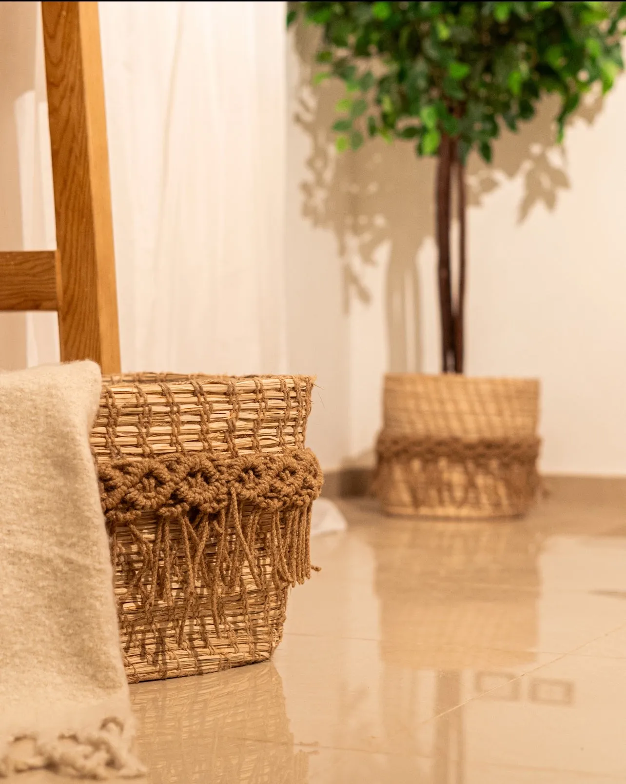 Ribbon basket