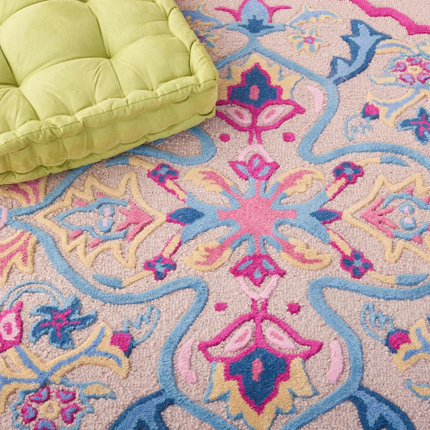 SAFAVIEH Bellagio Collection 5' x 8' Light Pink/Multi BLG605E Handmade Medallion Premium Wool Area Rug