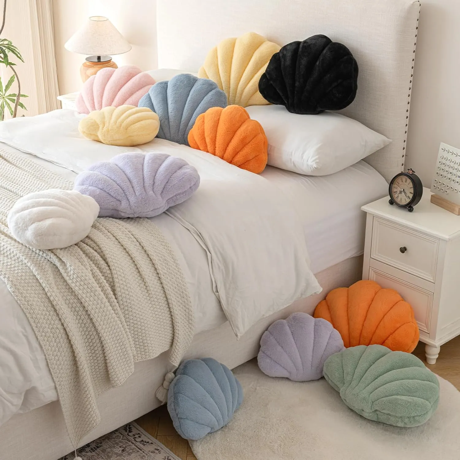 Shell Pillow, Seashell Throw Pillow with Soft Rabbit Plush for Couch Bed, Shell Shaped Decorative Ocean Pillow Stylish Beach Cushion Room Decor Aesthetic for Bedroom Livingroom