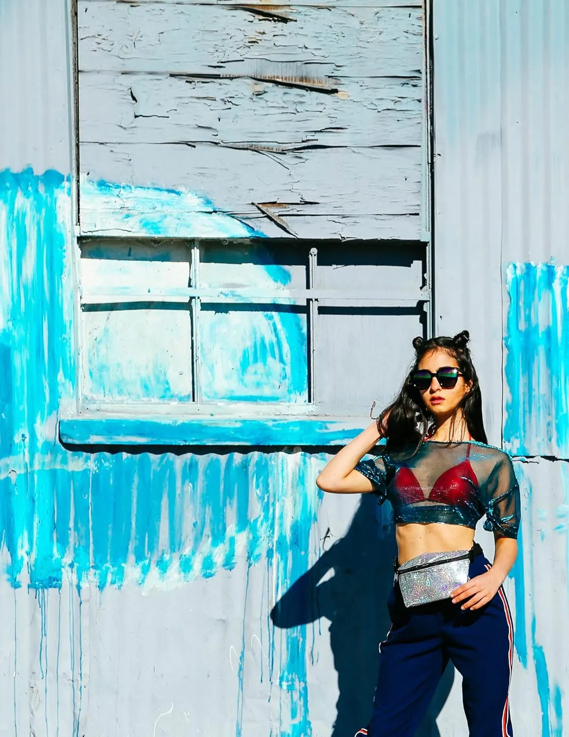 Silver Fanny Packs for Women– Cute Rave Fanny Pack Festival Belt Bag, Small Cross Body Hip Bag, Sparkly Sequin Crossbody Waist Pack, Holographic Glitter Travel Purse, Bling Bumbag for Concert
