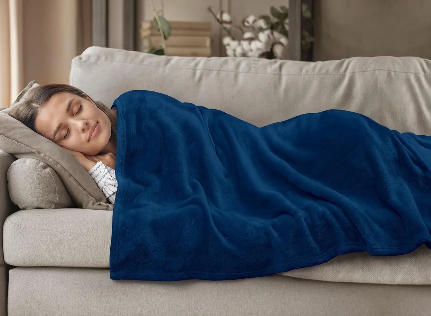 Utopia Bedding Navy Fleece Blanket Queen Size Lightweight Fuzzy Soft Anti-Static Microfiber Bed Blanket (90x90 Inch)