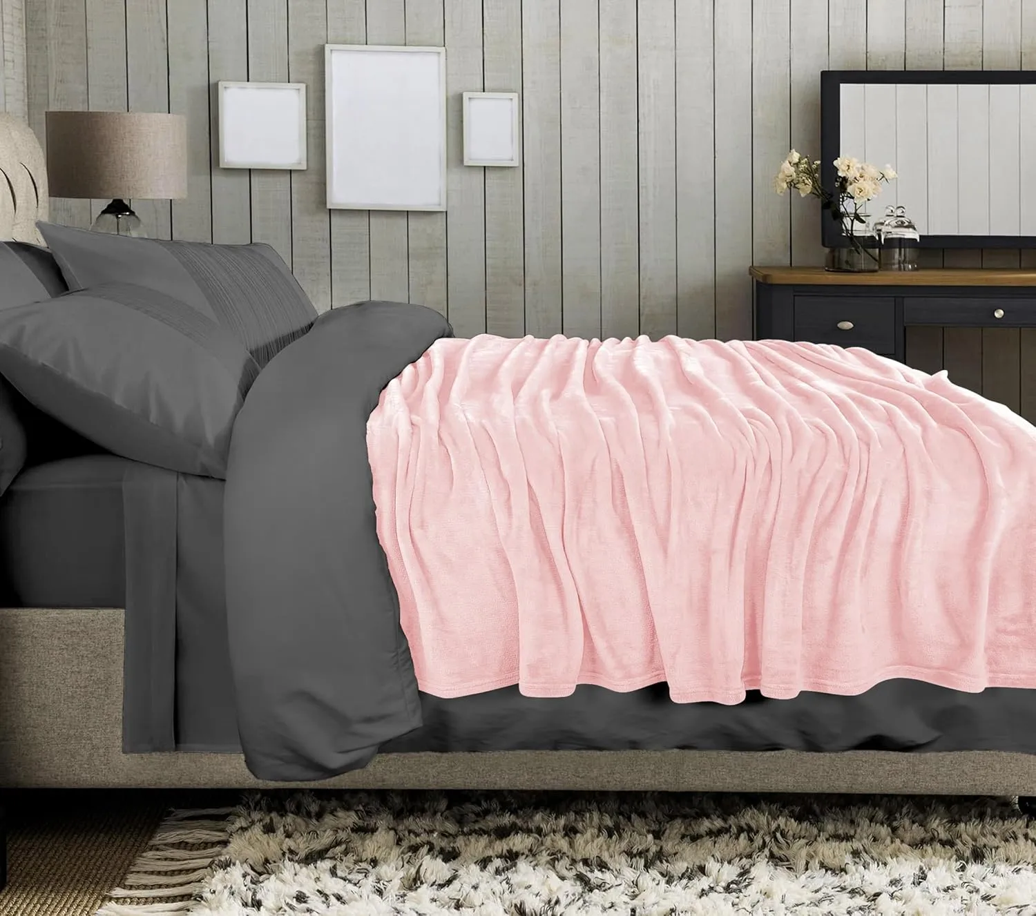 Utopia Bedding Pink Fleece Blanket Queen Size Fuzzy Soft Anti-Static Microfiber Bed Blanket (90x90 Inch)