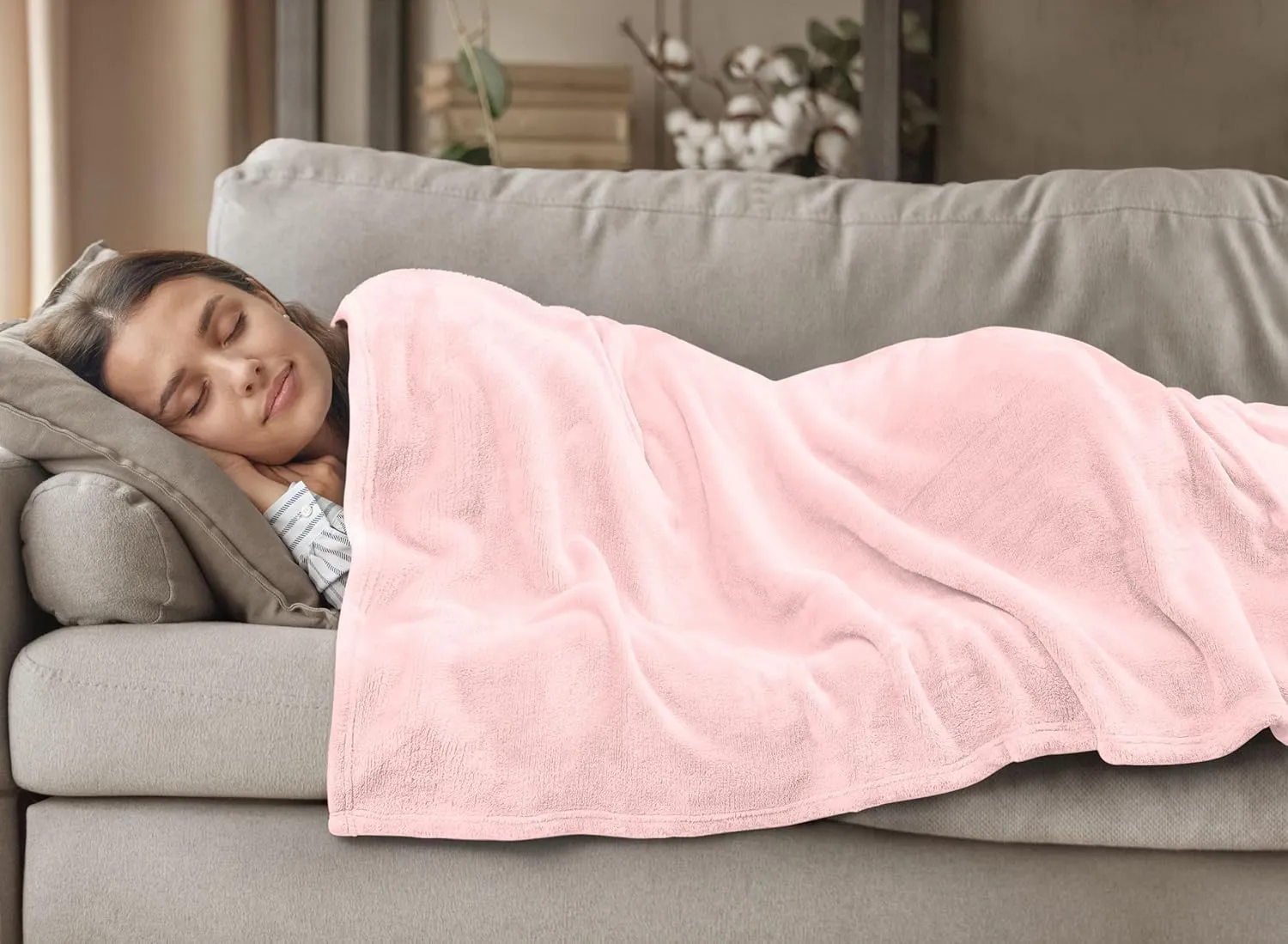 Utopia Bedding Pink Fleece Blanket Queen Size Fuzzy Soft Anti-Static Microfiber Bed Blanket (90x90 Inch)