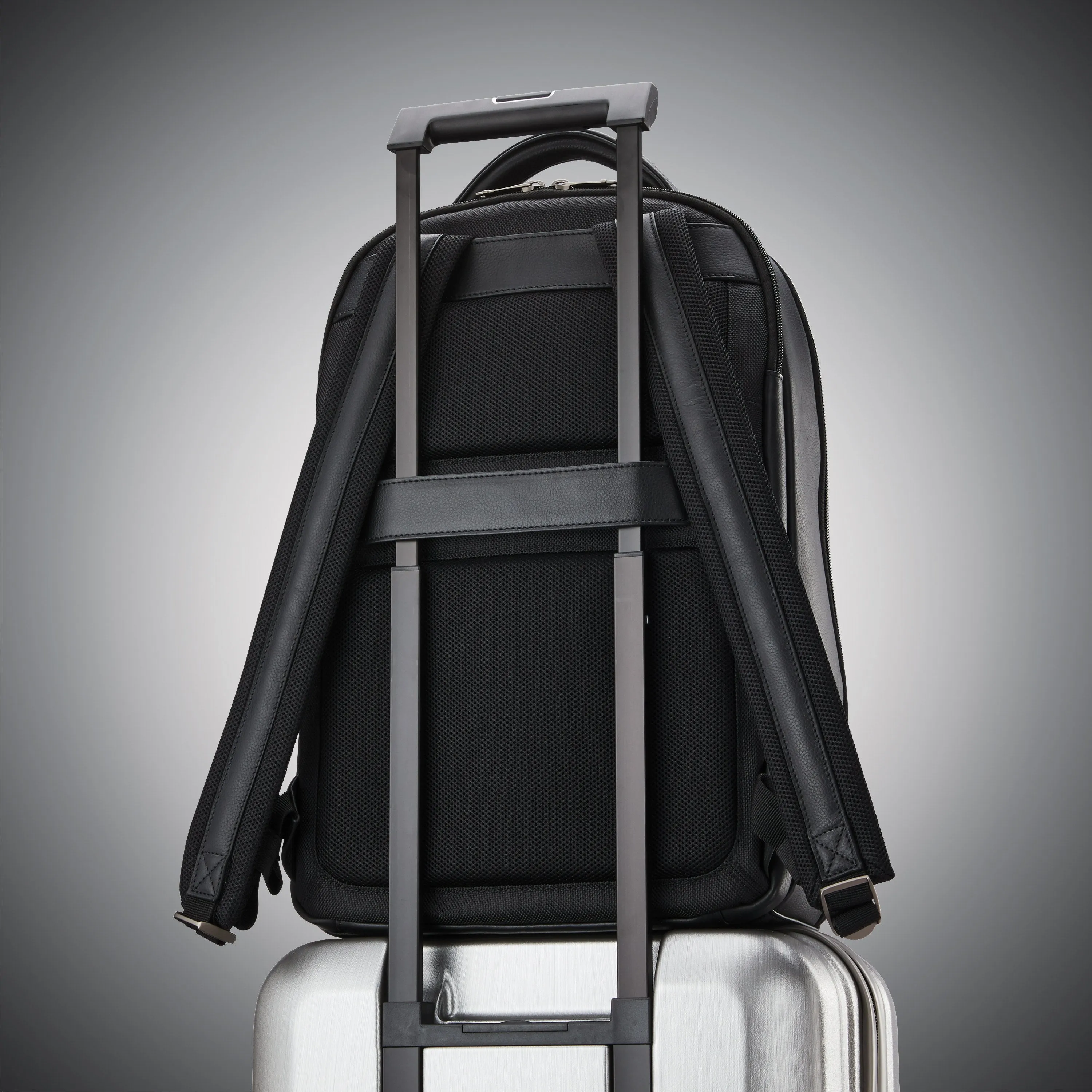 Waterproof Multi-zone Leather Classic Backpack Samsonite