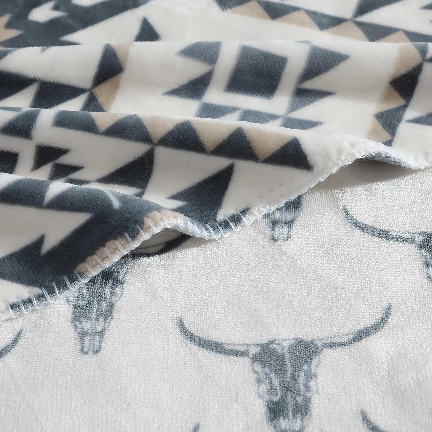 Wrangler - Twin Blanket, Super Soft Reversible Bedding, Yellowstone Inspired, Western Luxurious Bedding for The Colder Seasons (Dakota Grey, Twin)
