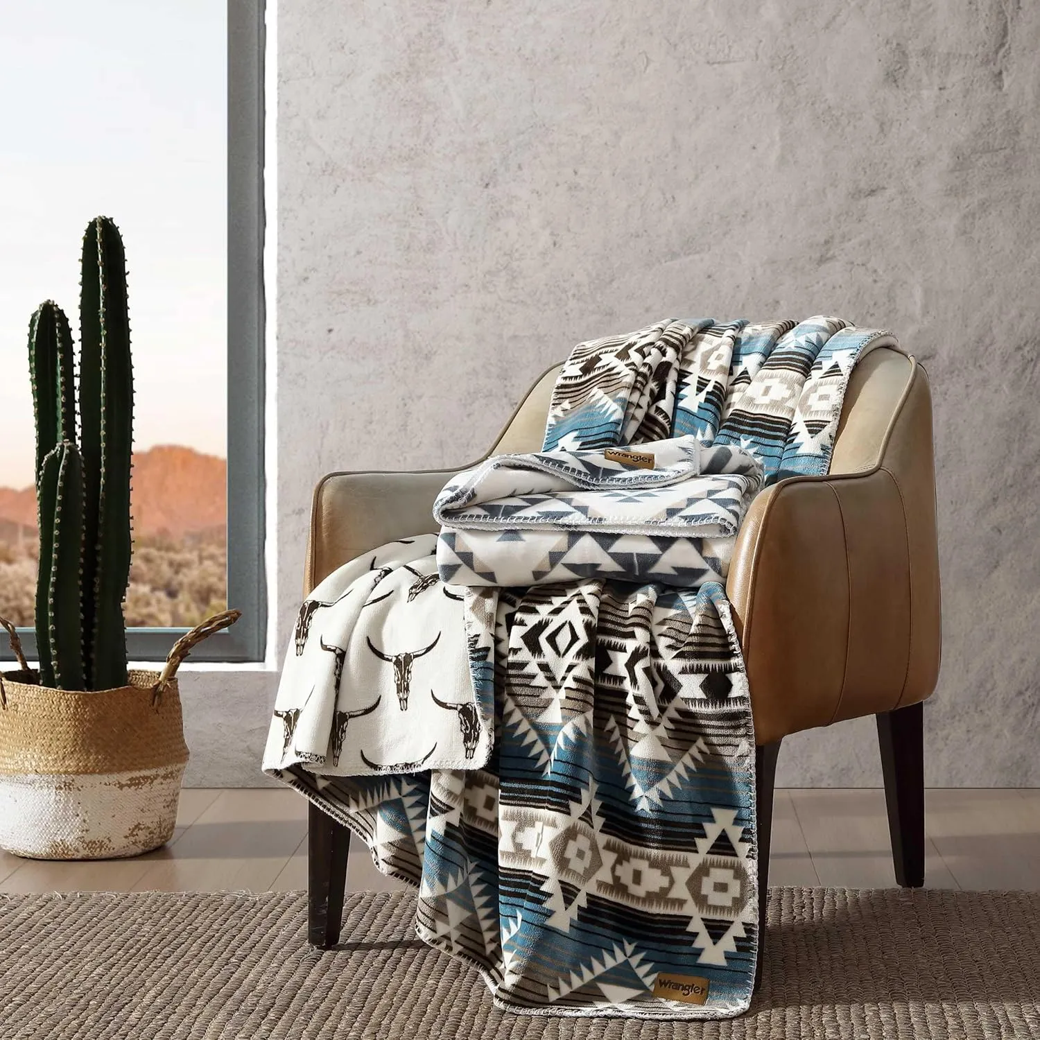 Wrangler - Twin Blanket, Super Soft Reversible Bedding, Yellowstone Inspired, Western Luxurious Bedding for The Colder Seasons (Dakota Grey, Twin)